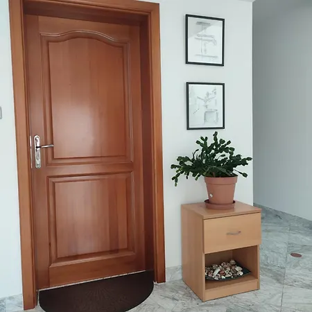 Apartment Kraljic I *