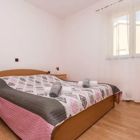 Apartment Kraljic I *